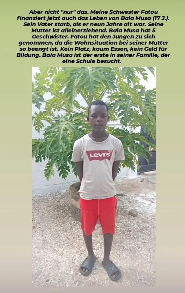 Fatou vor ihrem Geschäft in Gunjur